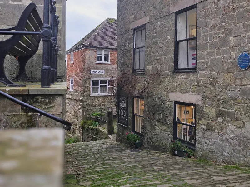 A small alley leading to the starting point of Gold Hill