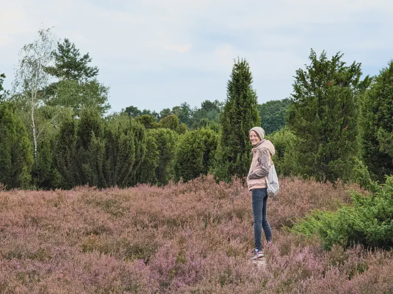 Gina in der blühenden Heide