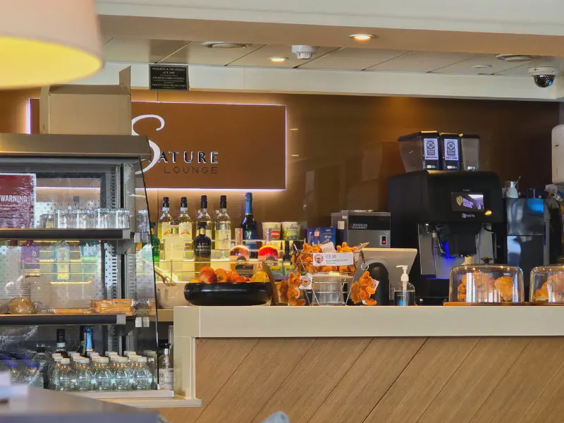 Signature Lounge bar